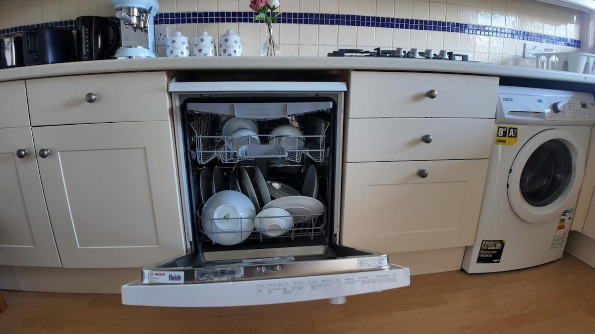 Spacious 5br 3ba Duplex In Prime Zone 2 Near Tube And River Appartement Londen