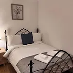 Spacious 5Br 3Ba Duplex In Prime Zone 2 Near Tube And River