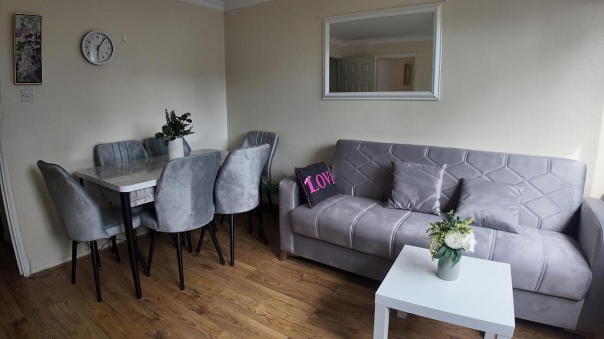 Spacious 5br 3ba Duplex In Prime Zone 2 Near Tube And River Londres