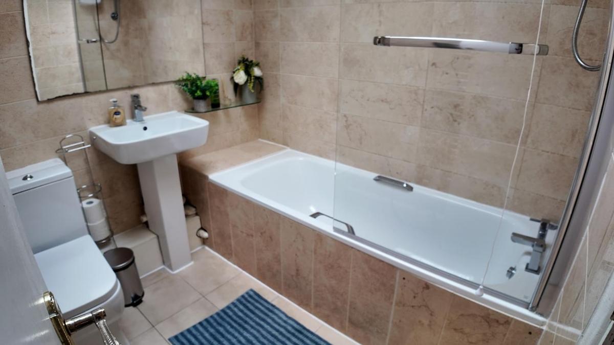 Spacious 5br 3ba Duplex In Prime Zone 2 Near Tube And River