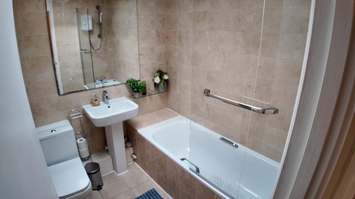 Spacious 5br 3ba Duplex In Prime Zone 2 Near Tube And River Londres