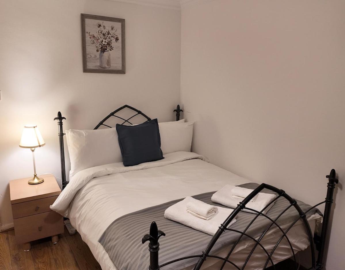Spacious 5br 3ba Duplex In Prime Zone 2 Near Tube And River Londres
